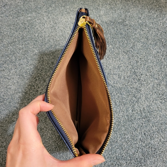 Pouch - Picture 4 of 5